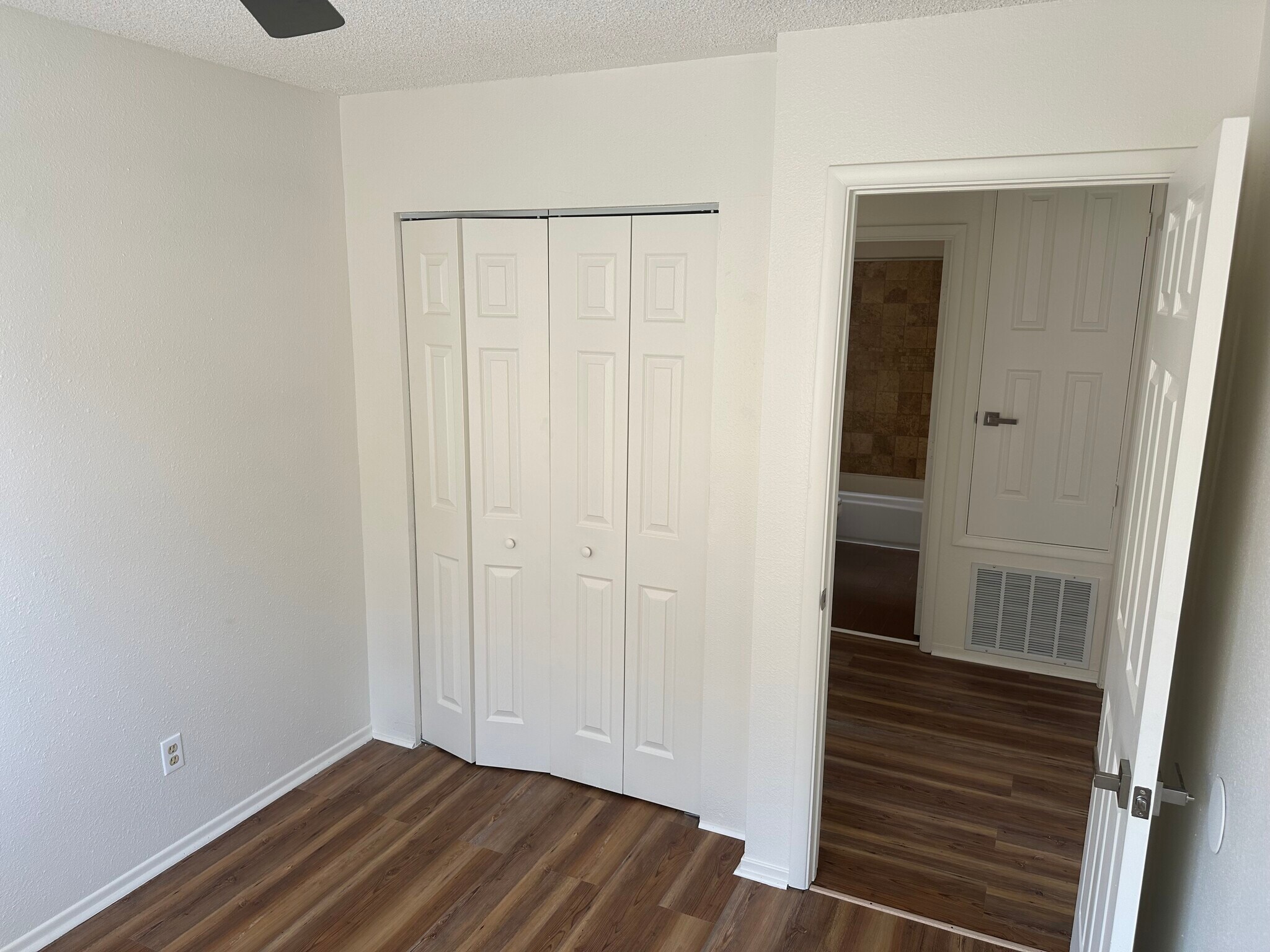 Building Photo - 8140 Spur Ct