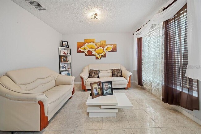 Building Photo - 3304 Amberley Park Cir