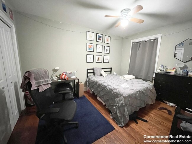 Building Photo - Five bed two bath near NEU...