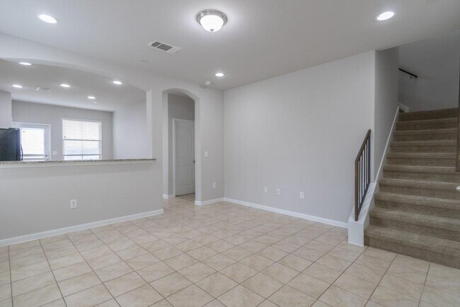 Building Photo - 2880 Donnell Dr