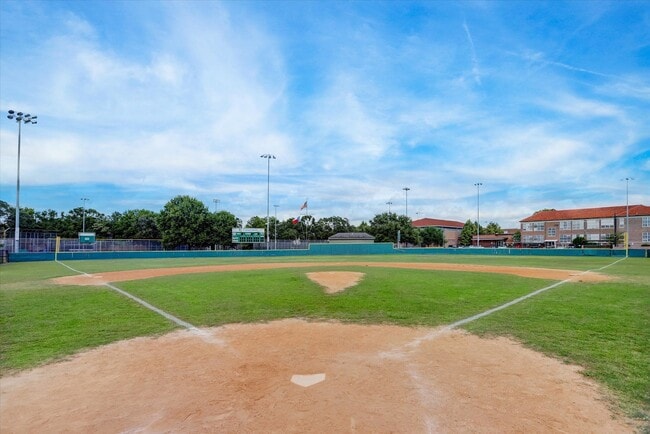 Building Photo - 4148 Bissonnet St