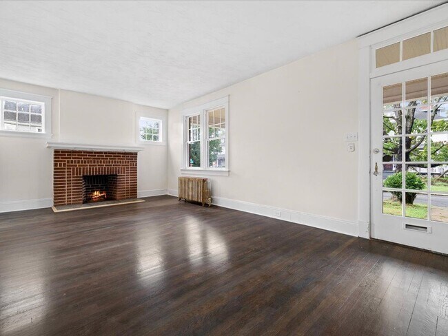 Building Photo - 2701 Barton Ave