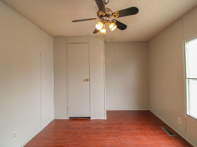 Building Photo - Enjoy peaceful country living near Pulaski...