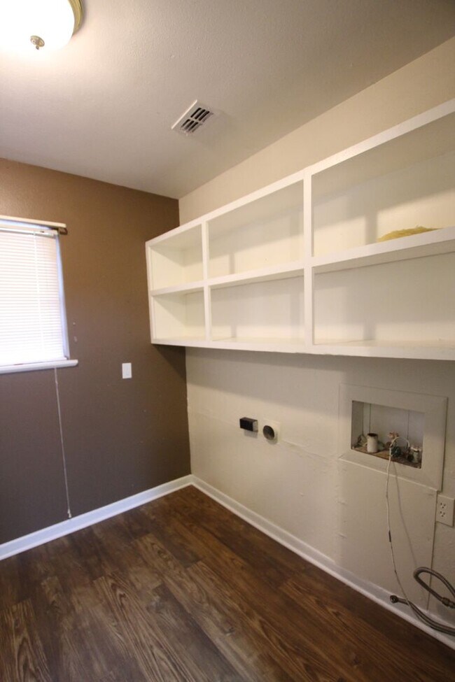 Building Photo - Coming Soon: 4 Bedroom 2 Bath home in Tyler!