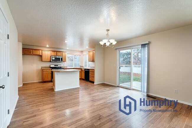 Building Photo - Great home in Meridian, close to parks, restaurants and shopping!