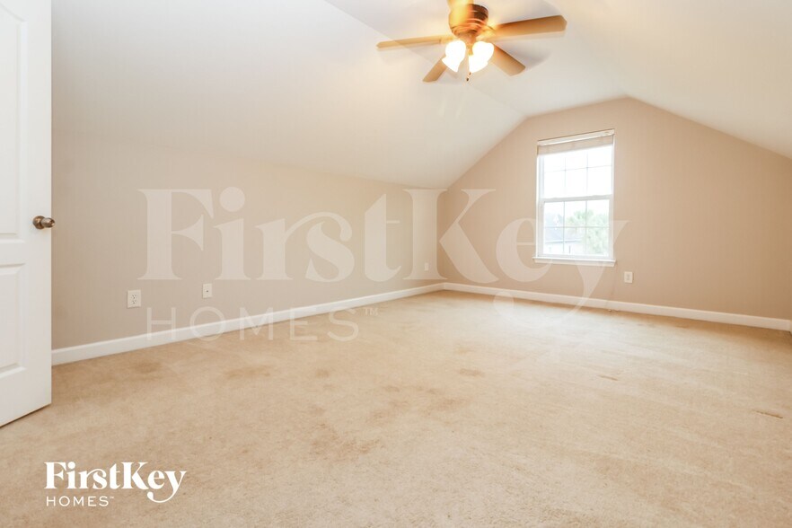 Building Photo - 505 Crossland Dr