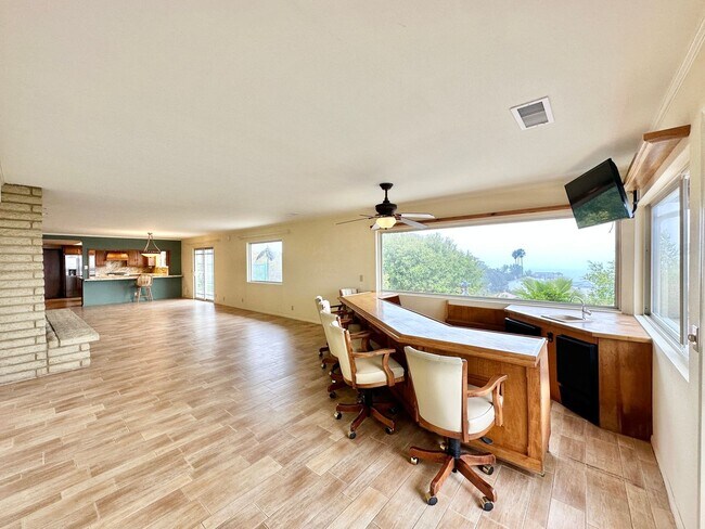 Building Photo - Beautiful Custom Home in Fallbrook, just m...