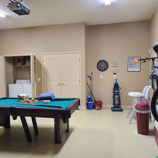 Building Photo - 4BD 4.5 BA Fully furnished home available ...