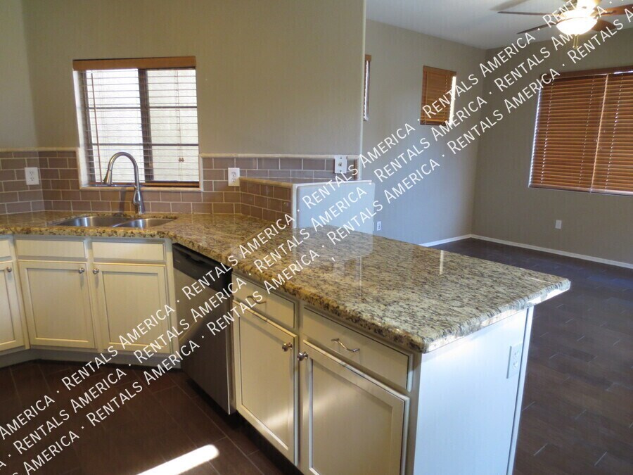 Building Photo - 21829 N 40th Pl
