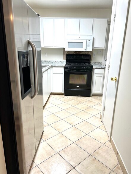 Building Photo - 123 Hunt Club Ct