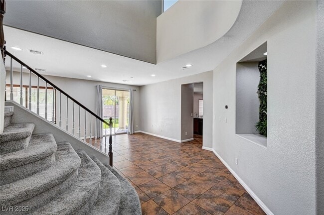 Building Photo - 8125 Chestnut Hollow Ave