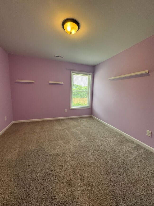 Building Photo - 203 Rye Cir
