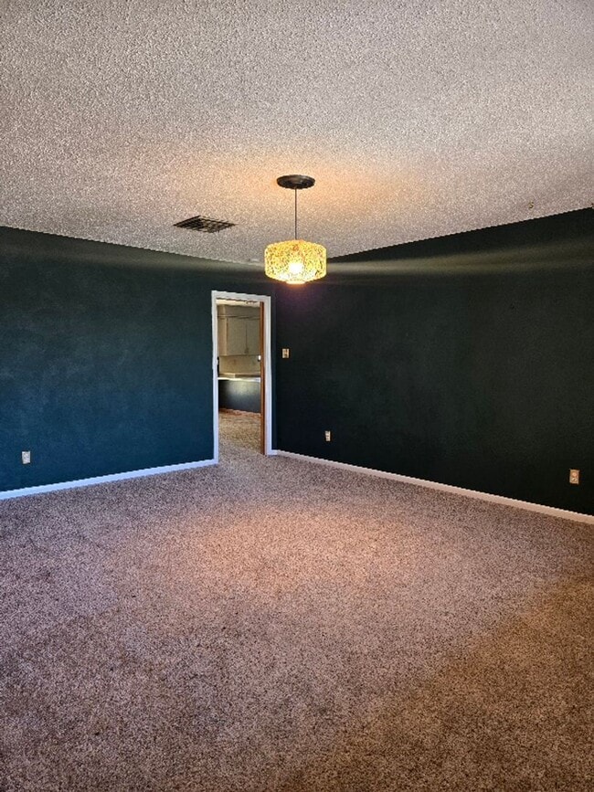 Building Photo - 1324 Stratford Ln