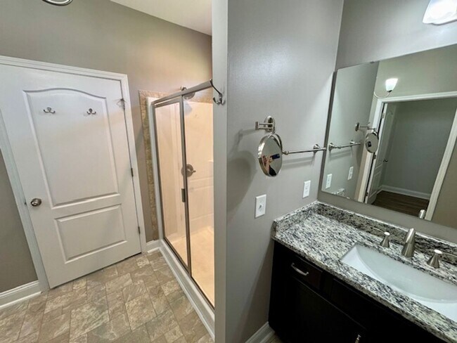 Building Photo - Multiple Applications! Application deadlin...