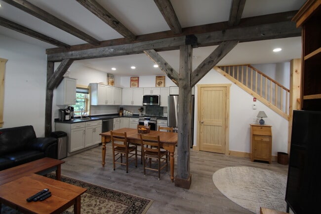 Building Photo - 15 Beech Tree Ln