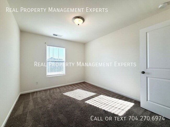 Building Photo - 6017 Rizer Dr