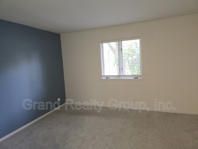 Building Photo - 39875 N Golf Ln