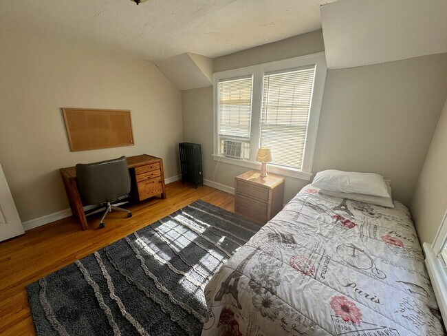 Building Photo - 988 Nela View Rd