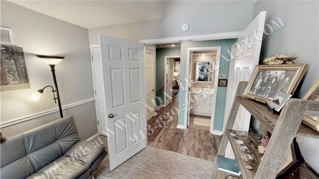 Building Photo - Beautiful Updated 3 Bed 3 Bath Home in Ove...