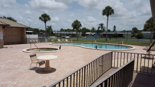 Building Photo - 2 br, 2 bath Mobile Home - 1500 Manatee Road