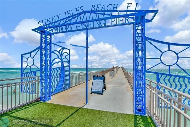 Building Photo - 16699 Collins Ave