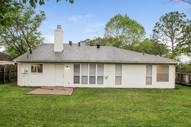 Building Photo - 18606 Hiddenbay Way