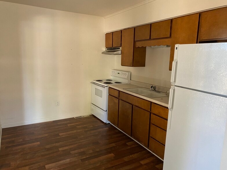 Kitchen 1 - 684 Cedar St