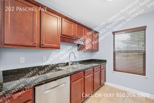 Building Photo - 202 Paschel Ave
