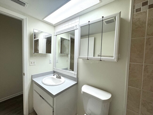 Building Photo - 5845 La Costa Dr