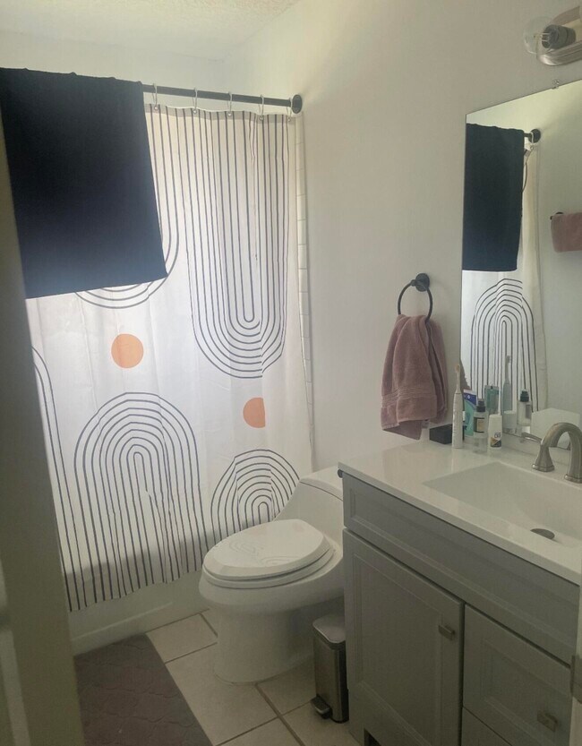 Building Photo - 205 NE 3rd St