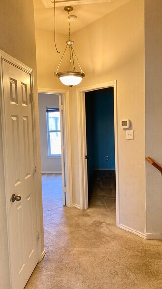 Building Photo - 340 Turquoise Dr