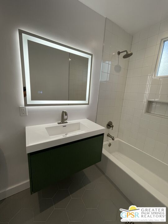 Building Photo - 1416 S Hayworth Ave