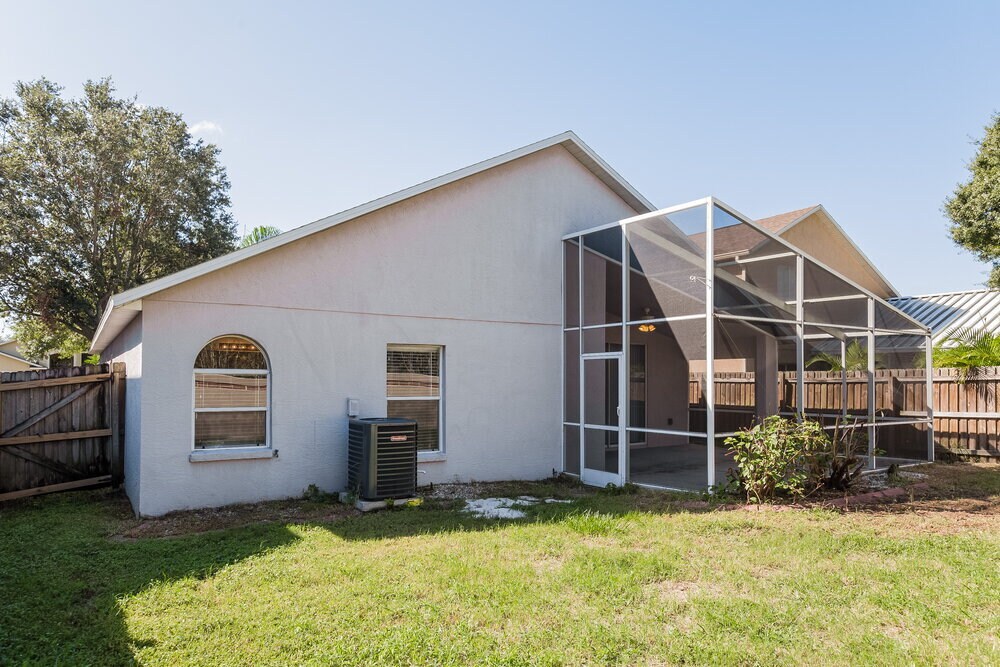 Building Photo - 9306 Hidden Water Cir