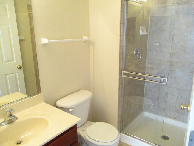 Building Photo - 656 S Rosehall Ln