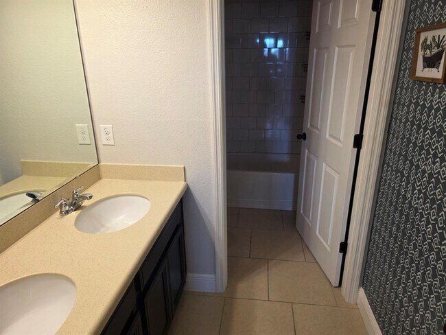 Building Photo - 172 Williamson Dr