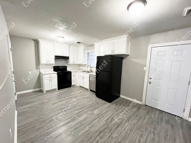 Building Photo - 7809 Bradley Dr