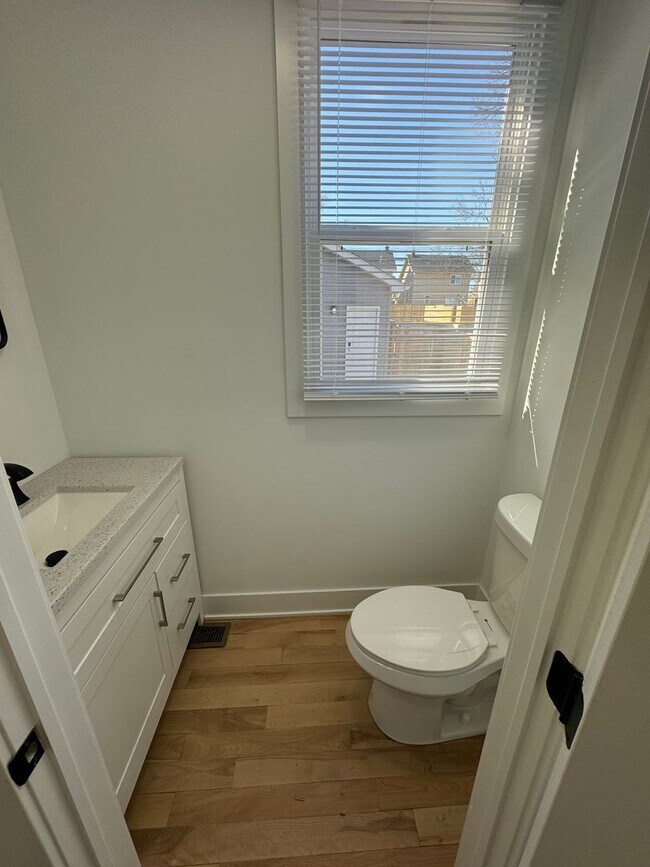 Building Photo - 2 Bedroom - Weiland Park