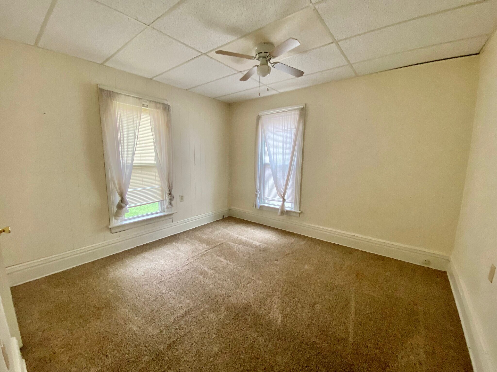 Building Photo - 1063 W 8th St