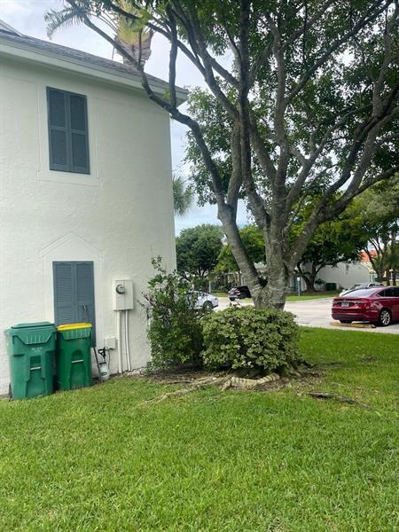 Building Photo - 8021 Sanibel Dr