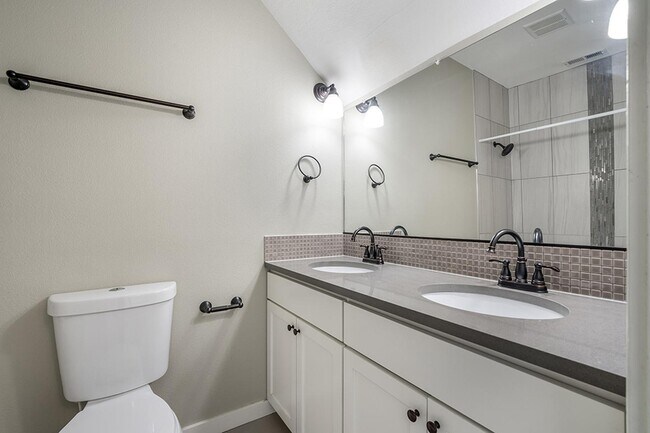 Building Photo - 5324 N Maryland Ave