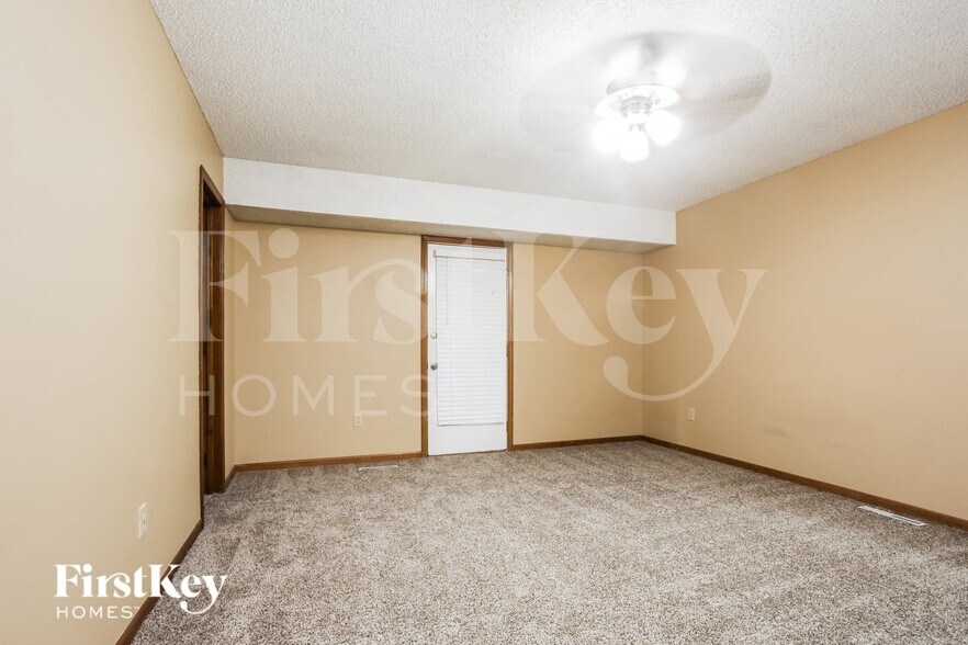Building Photo - 2636 SW Krista Ct
