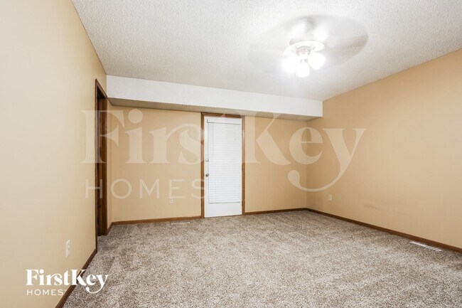 Building Photo - 2636 SW Krista Ct