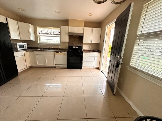 Building Photo - 2618 Hill Ave