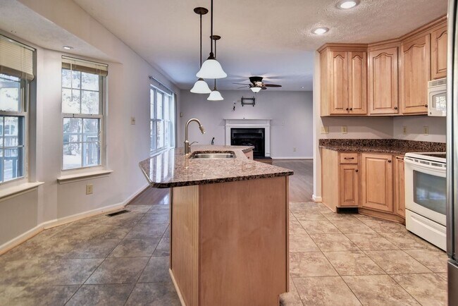 Building Photo - Updated Poquoson Home on Large Lot