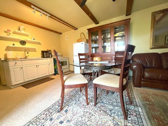Building Photo - Cozy Apartment-All utilities paid in Lake ...