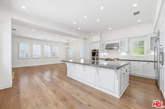 Building Photo - 13079 Bluff Creek Dr