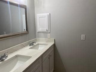 Building Photo - 4000 Double Oak Dr