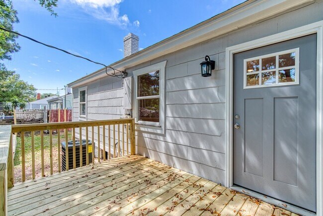 Building Photo - 2211 Beech St