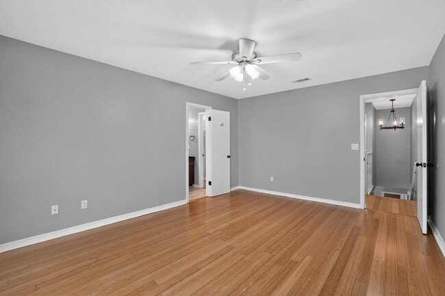 Building Photo - 402 Sandy Ridge Cir