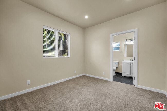 Building Photo - 6625 Duchess Dr